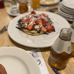 Mimosa - Chocolate strawberry pancakes