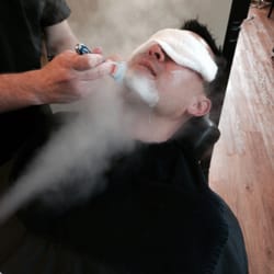 Roosters Men's Grooming Center