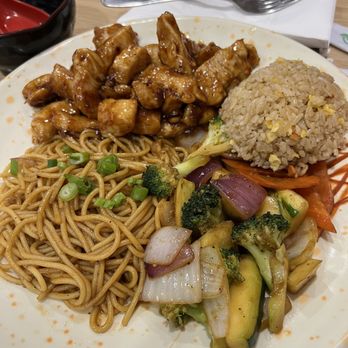 Hi Sushi & Grill - Chicken Hibachi Combo Dinner - Japanese Near Me - Maineville, Ohio Hi Sushi & Grill - Chicken Hibachi Combo Dinner - Japanese Near Me - Maineville, Ohio