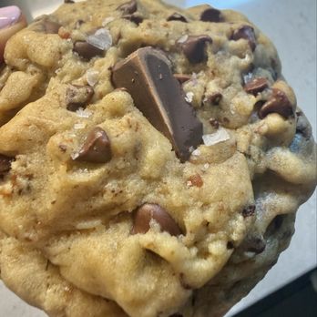 Loaded Crumb - My favorite chocolate chip cookie EVER! Soft, chewy, melty chocolate. That brown butter and sea salt perfectly complimented it sweetness. - Desserts Near Me Loaded Crumb - My favorite chocolate chip cookie EVER! Soft, chewy, melty chocolate. That brown butter and sea salt perfectly complimented it sweetness. - Desserts Near Me