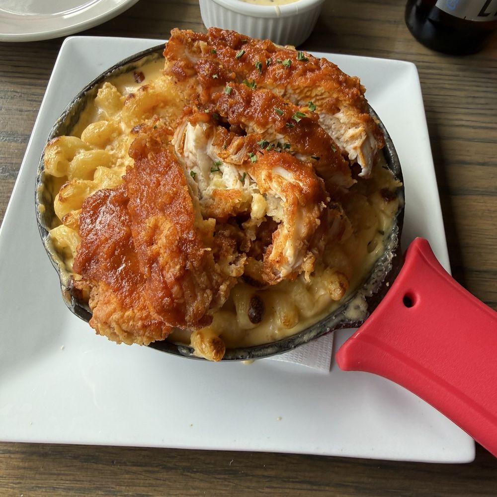 The Stillery - Mac and cheese with Nashville hot chicken - Music Venues Near Me - Phoenix, Arizona The Stillery - Mac and cheese with Nashville hot chicken - Music Venues Near Me - Phoenix, Arizona
