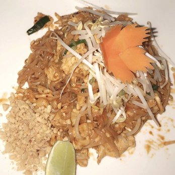Pop Thai Restaurant - Pad Thai chicken - Thai Near Me - Orlando, Florida Pop Thai Restaurant - Pad Thai chicken - Thai Near Me - Orlando, Florida
