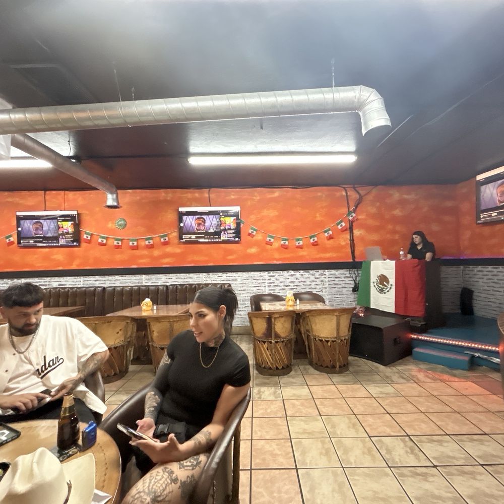 Los  Compadres - Mexican Near Me - Lancaster, California