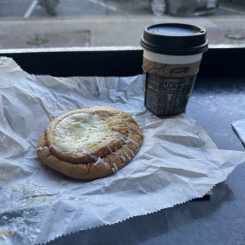 Sip & Savor - Honey Vanilla Latte and Cheese Danish - Coffee & Tea Near Me - Chicago, Illinois