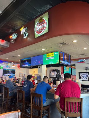 Pluckers Wing Bar by null