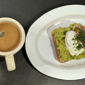 Jane on Fillmore - Avocado Mash & Tea Latte - Coffee & Tea Near Me - San Francisco, California