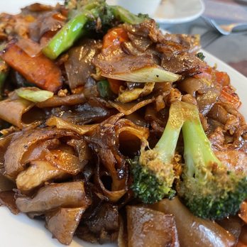 Thai Cuisine - Pad Se Ew - Chicken - Thai Near Me - Lompoc, California Thai Cuisine - Pad Se Ew - Chicken - Thai Near Me - Lompoc, California