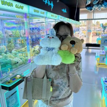 Wawa Claw - I brought $20 got 5 different toys  So happy , highly recommend go there bring your kinds and friends - Arcades Near Me - Torrance, California