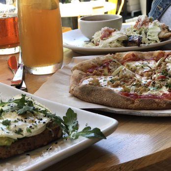 True Food Kitchen - Mozzarella & Organic Tomato Pizza - Vegetarian Near Me - Pasadena, California True Food Kitchen - Mozzarella & Organic Tomato Pizza - Vegetarian Near Me - Pasadena, California