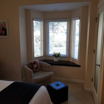 Solvang Alisal Vacation Cottages - Bay Window in bedroom - Vacation Rentals Near Me - Solvang, California