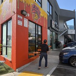 Esco's New York Style Pizza - Outside