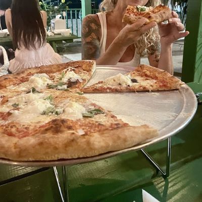 Palm Pizza by null