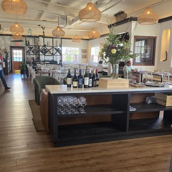 Sonoma Valley Farmhouse  - Inside - American Near Me - Sonoma, California
