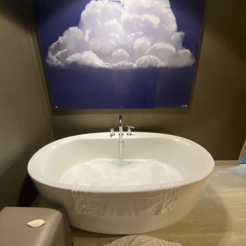 The Westin - soak tub - picture behind was full of watermarks and fuzz. never been cleaned. - Hotels Near Me - The Woodlands, Texas The Westin - soak tub - picture behind was full of watermarks and fuzz. never been cleaned. - Hotels Near Me - The Woodlands, Texas