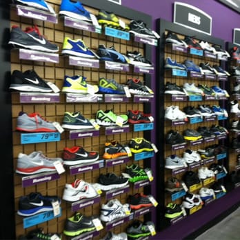 dunham's sports shoes