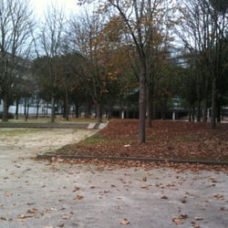 Auchan - Baladez vous dans le parc après une grande session shopping !