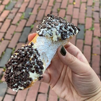 Mike's Pastry - Bakeries Near Me - Boston, Massachusetts