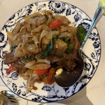 Southeast Impression - Drunken Noodles with beef - Thai Near Me - Fairfax, Virginia Southeast Impression - Drunken Noodles with beef - Thai Near Me - Fairfax, Virginia