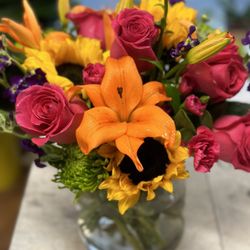 Mom's Flower Shoppe and Treasures