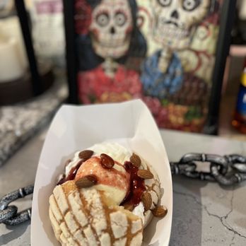 Valley Ice Cream Shop - an ice cream sundae - Ice Cream & Frozen Yogurt Near Me - Phoenix, Arizona Valley Ice Cream Shop - an ice cream sundae - Ice Cream & Frozen Yogurt Near Me - Phoenix, Arizona