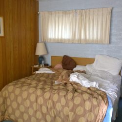 Knights Inn Panguitch - The bed was comfortable.  Some rooms have 2 doubles in separate rooms with only 1 TV.