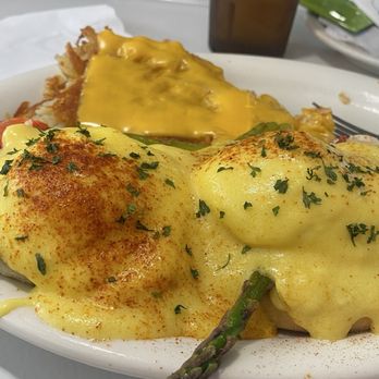 Moon Hut Restaurant - Lobster Benedict - New American Near Me - Cape Canaveral, Florida Moon Hut Restaurant - Lobster Benedict - New American Near Me - Cape Canaveral, Florida