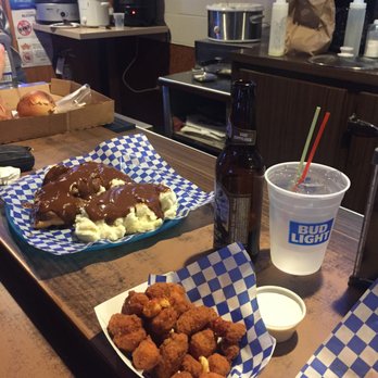 Big Sky Bar - a tray of fried food and a bottle of beer - Pubs Near Me - Broadus, Montana