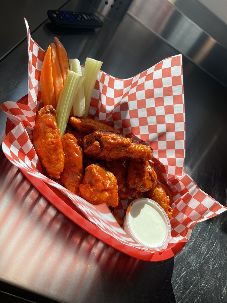 WINGS OVER BROADWAY TO GO Updated July 2024 10 Photos 613 E