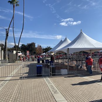 Rose Bowl Stadium - Stadiums & Arenas Near Me - Pasadena, California