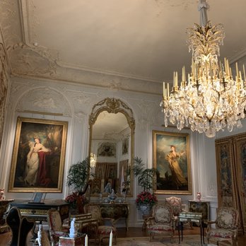 Waddesdon Manor - Landmarks & Historical Buildings Near Me - Aylesbury, BKM
