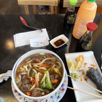 Yami Yaki - Udon w beef spicy tuna handroll - Teppanyaki Near Me - Los Angeles, California