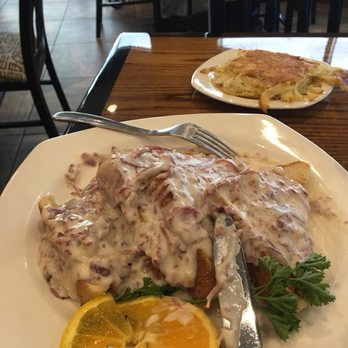 The Grille at Runways - Chipped Beef over Texas Toast - American Near Me - Hagerstown, Maryland