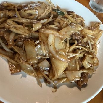 Momo Mee - Beef chow fun - Pan Asian Near Me - Milwaukee, Wisconsin Momo Mee - Beef chow fun - Pan Asian Near Me - Milwaukee, Wisconsin