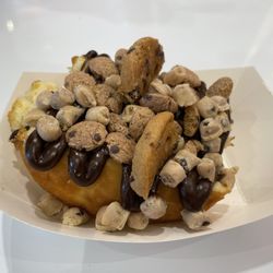 Yonutz - Cookie dough signature smashed donut