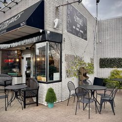 Seymour's Cafe - Outside seating