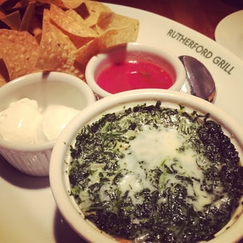 Rutherford Grill - Spinach & artichoke dip $12 (appetizer): Skip this... taste like it was bought frozen and heated and plated served next to El Paso salsa. - American Near Me - Rutherford, California
