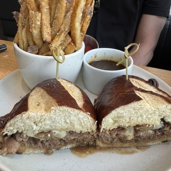Moxies - French dip - Cocktail Bars Near Me - Dallas, Texas Moxies - French dip - Cocktail Bars Near Me - Dallas, Texas
