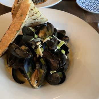 Sotto Sopra - Baltimore Maryland Style PEI Mussels - Italian Near Me - Baltimore, Maryland