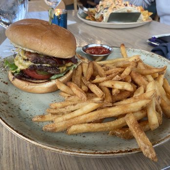 Bayside Grill - Cheeseburger - Pizza Near Me - Fairhope, Alabama