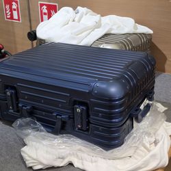 Rimowa - Blue and titanium, side by side