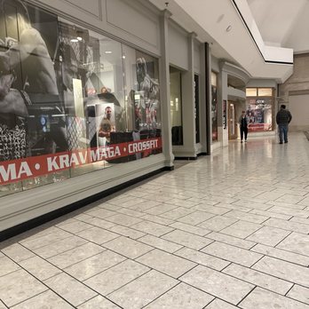 Stoneridge Shopping Center - Shopping Centers Near Me - Pleasanton, California
