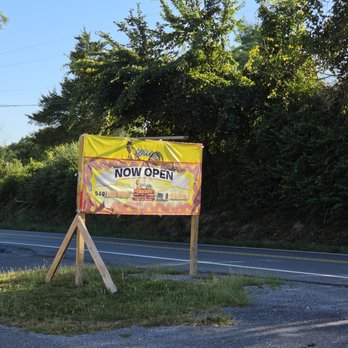Peru’s Chicken - Road sign - Chicken Shop Near Me - Inwood, West Virginia