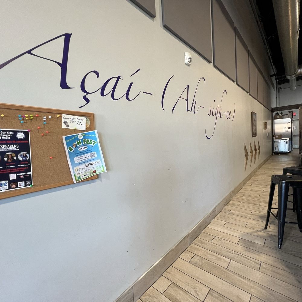 Beets Juice Bar Montvale - Counter seating to the right with open kitchen view - Acai Bowls Near Me - Montvale, New Jersey Beets Juice Bar Montvale - Counter seating to the right with open kitchen view - Acai Bowls Near Me - Montvale, New Jersey