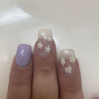 Luxury Nails - No finger is the same shape and he did really bad on my flowers. Honestly feel like I have blocks on my fingers. - Nail Salons Near Me - Bowling Green, Kentucky