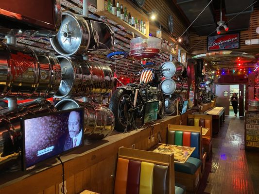 Barney's Beanery by null