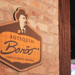 Botequim Barão - Área interna climatizada e decorada