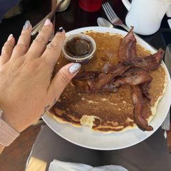Big Al's Diner - Gigantic pancakes with real maple syrup