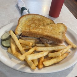 Peggy Sue's Cafe - Miss piggy and fries