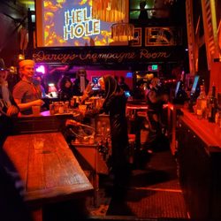 Oasis - Hell Hole (bar)