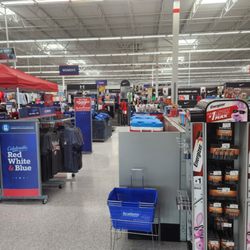 Academy Sports + Outdoors - Store entrance